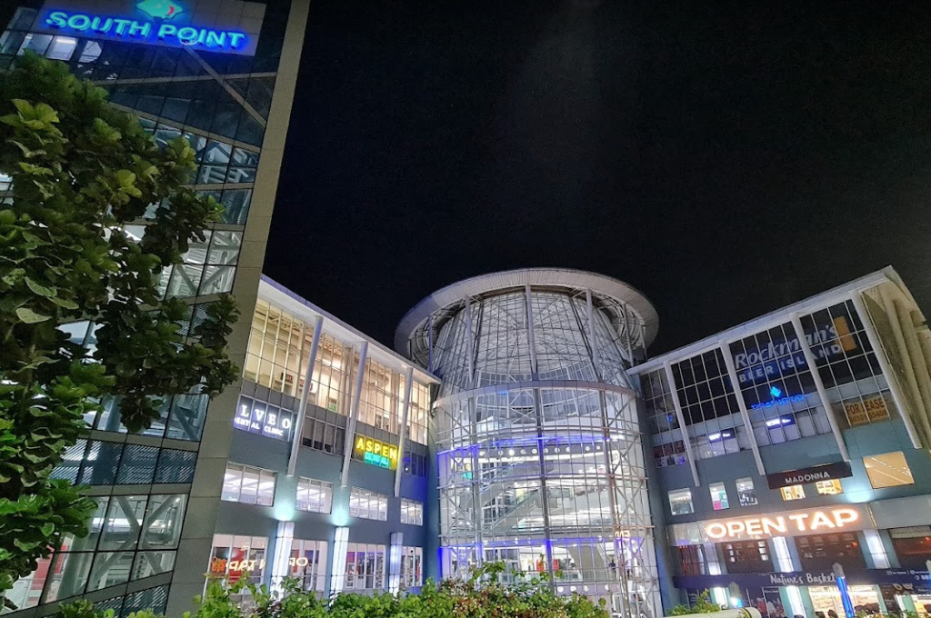 Hotels near South Point mall
