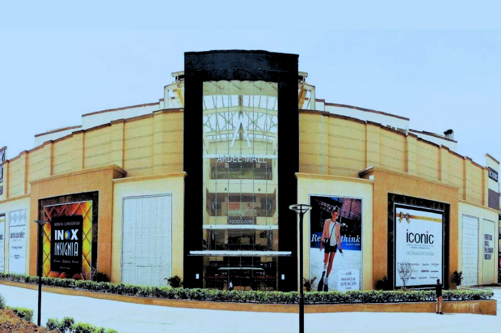Hotels near Gurgaon shopping and dining